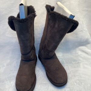 UGG Women's Bailey Button Triplet 1873 W CHOCOLATE Mid-Calf Winter Boots